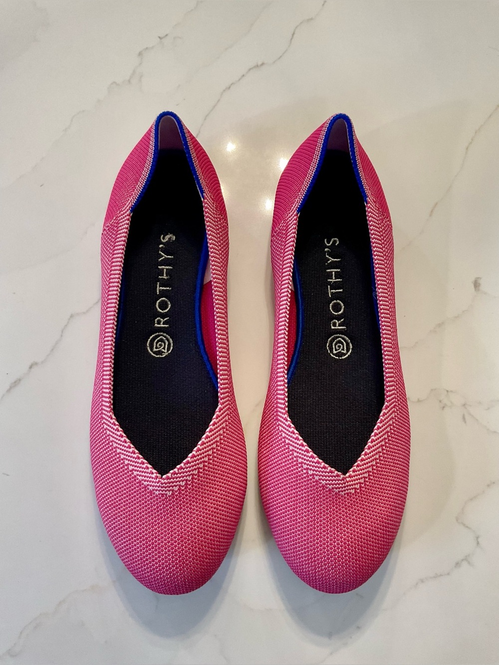 Like new Rothys Birdseye round toe ballet flat in pink Raspberry size 9